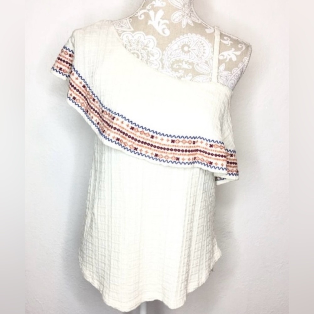 ⚡️(3/$15).  Lucky Brand One Shoulder Knit.  Cream color. Size Medium.